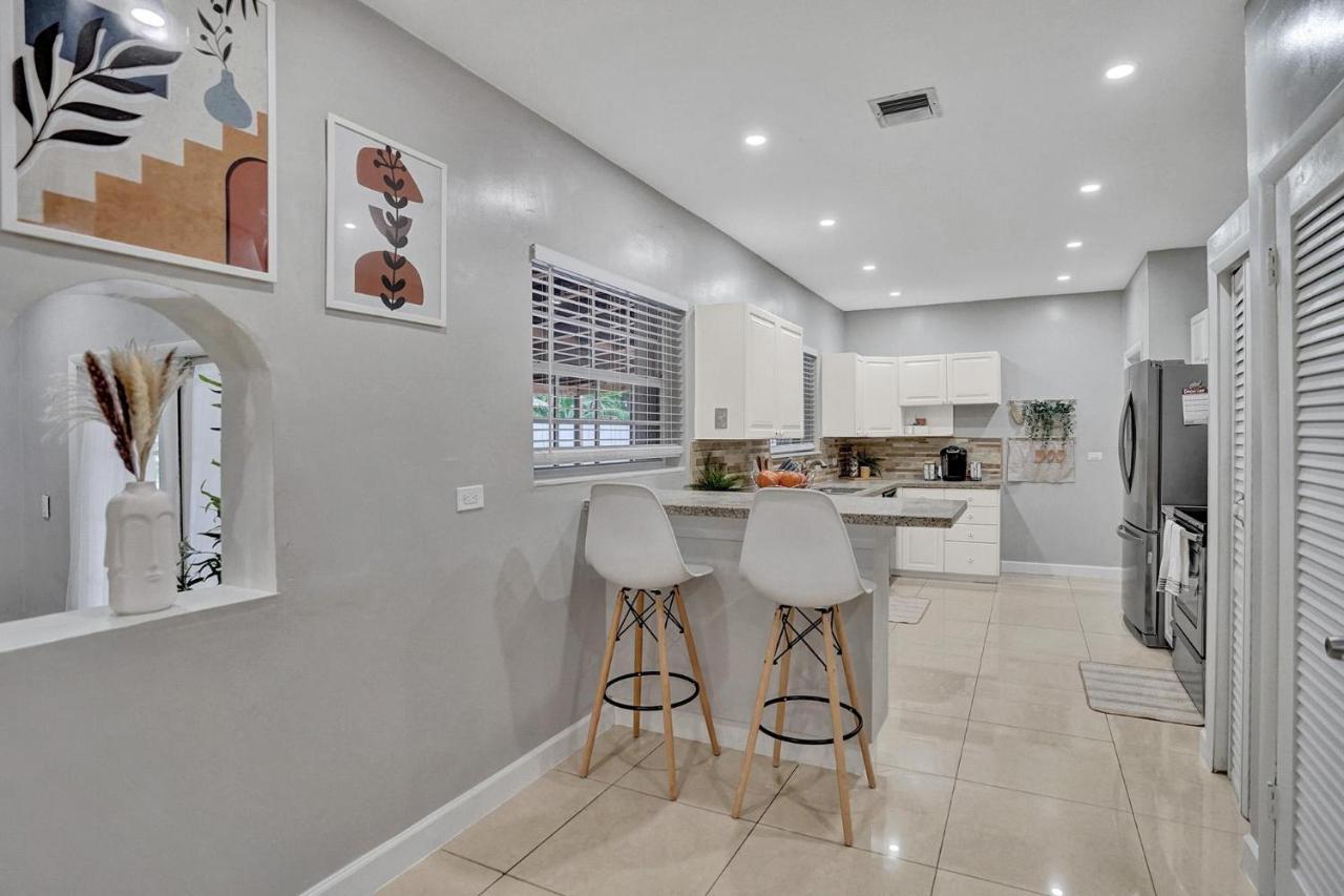 Luxury Rattan Getaway Villa Miami Buitenkant foto