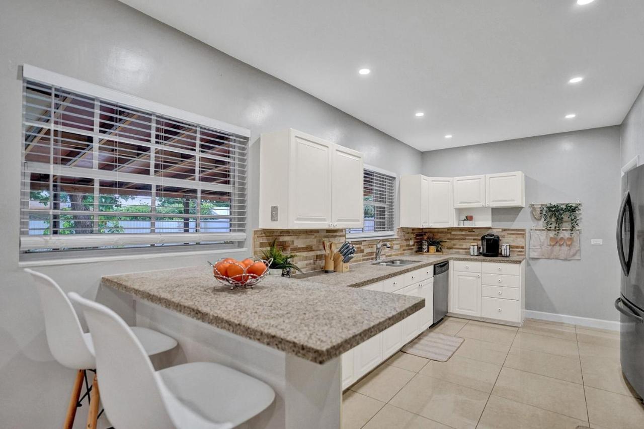 Luxury Rattan Getaway Villa Miami Buitenkant foto