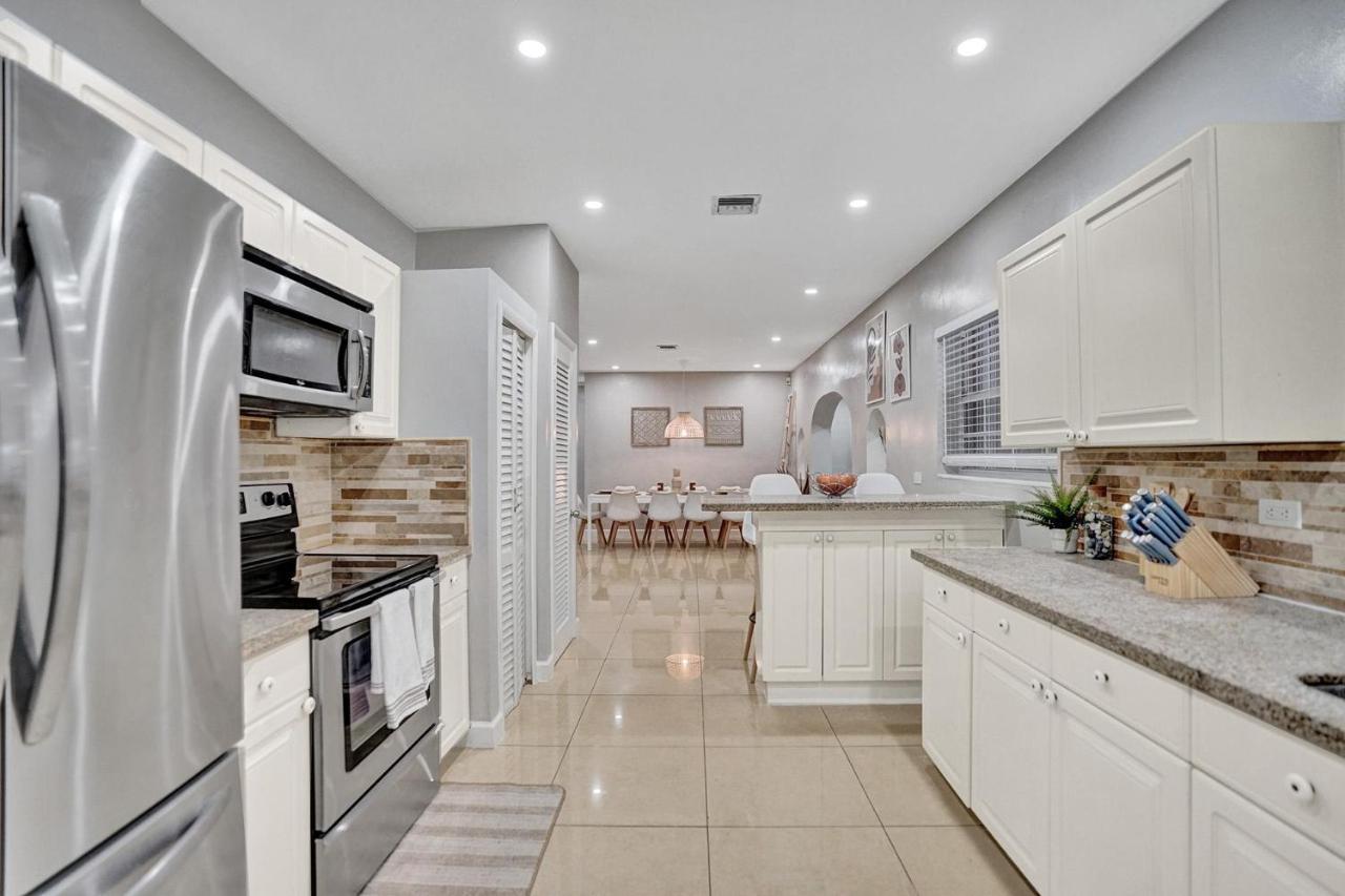 Luxury Rattan Getaway Villa Miami Buitenkant foto