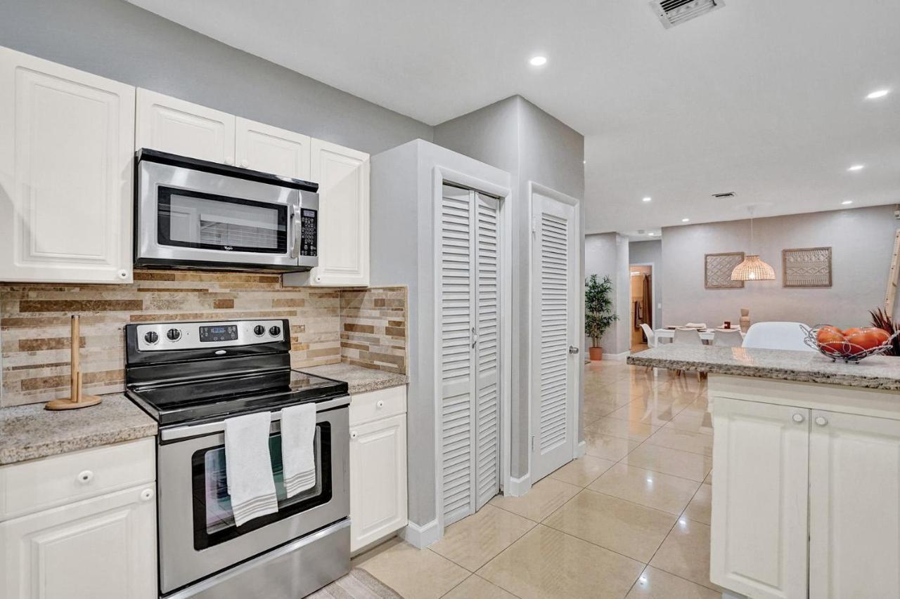 Luxury Rattan Getaway Villa Miami Buitenkant foto