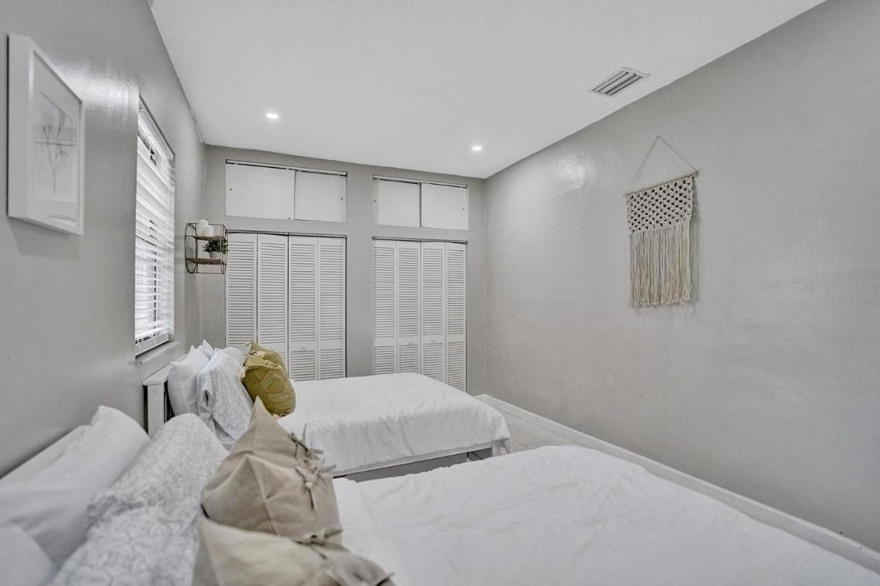 Luxury Rattan Getaway Villa Miami Buitenkant foto